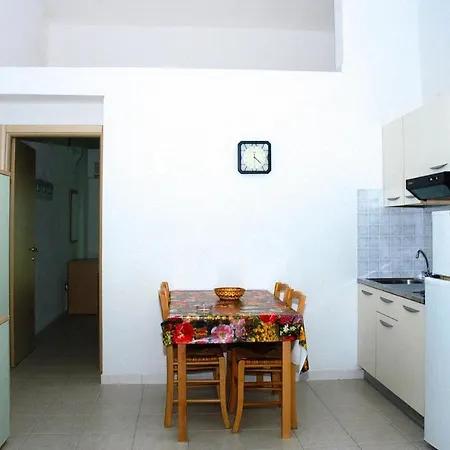 Long Beach Village, Apartment