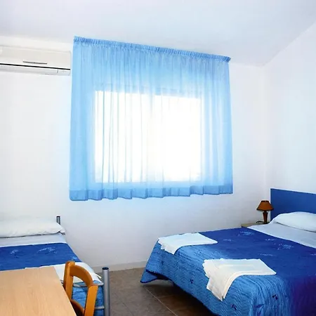 Long Beach Village, Apartment *